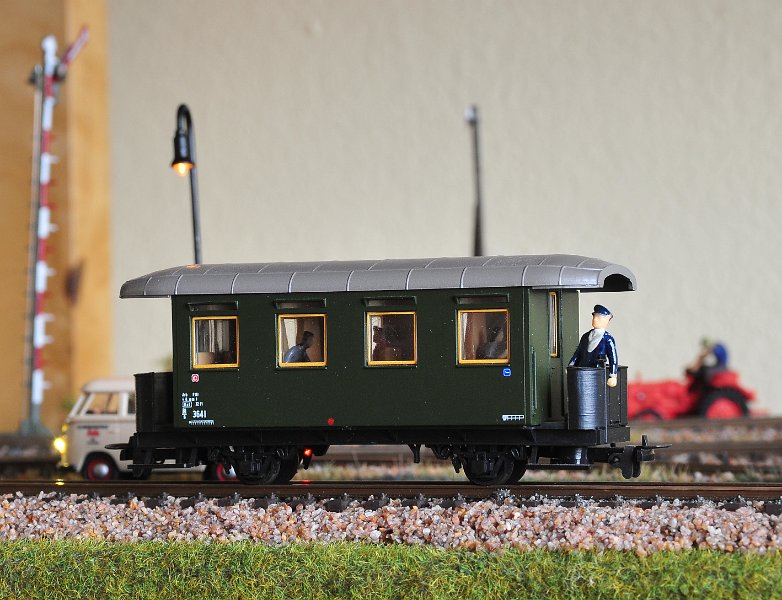 Liliput Haubendachwagen 3641